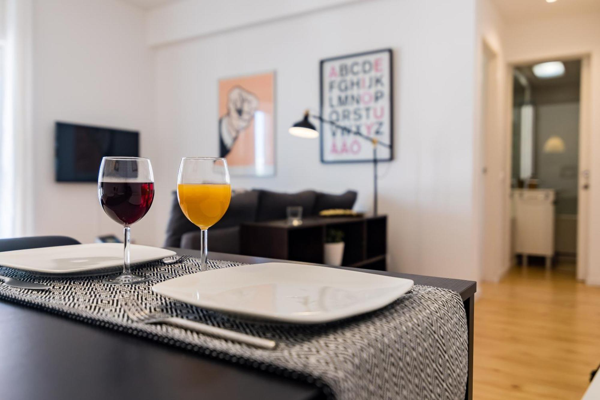 Go Native Lisbon - Principe Real Apartment Bagian luar foto