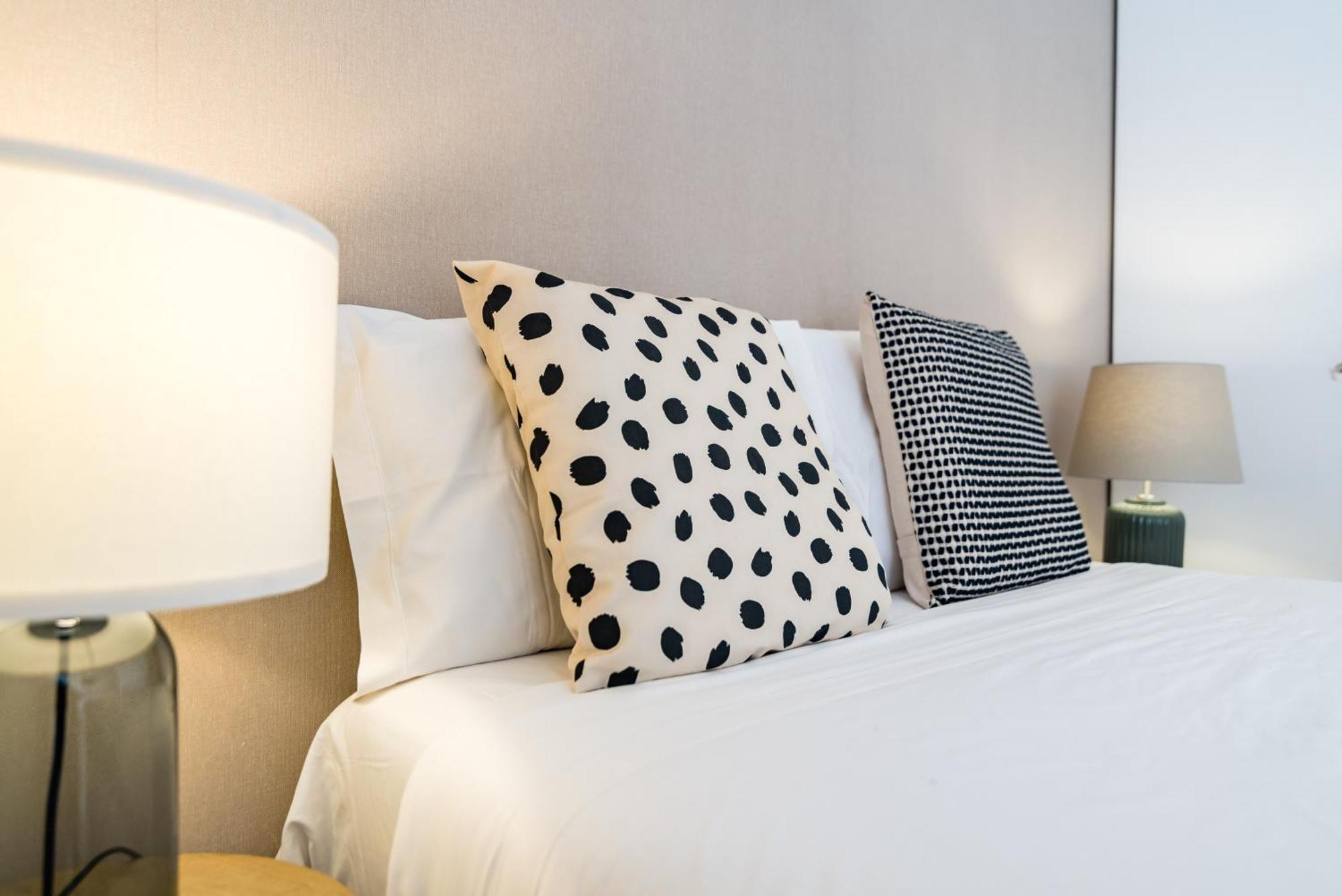 Go Native Lisbon - Principe Real Apartment Bagian luar foto